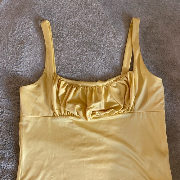 Spring Yellow Crop Top - Picture 2 of 3